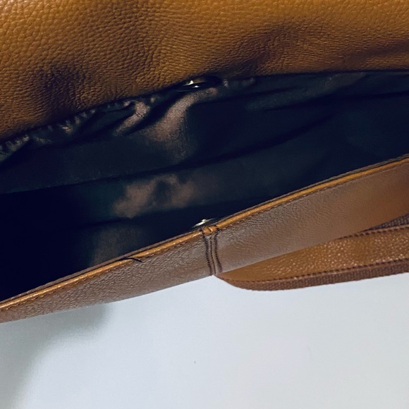 Bellino Cancun Leather Laptop Messenger Bag - Picture 7 of 13